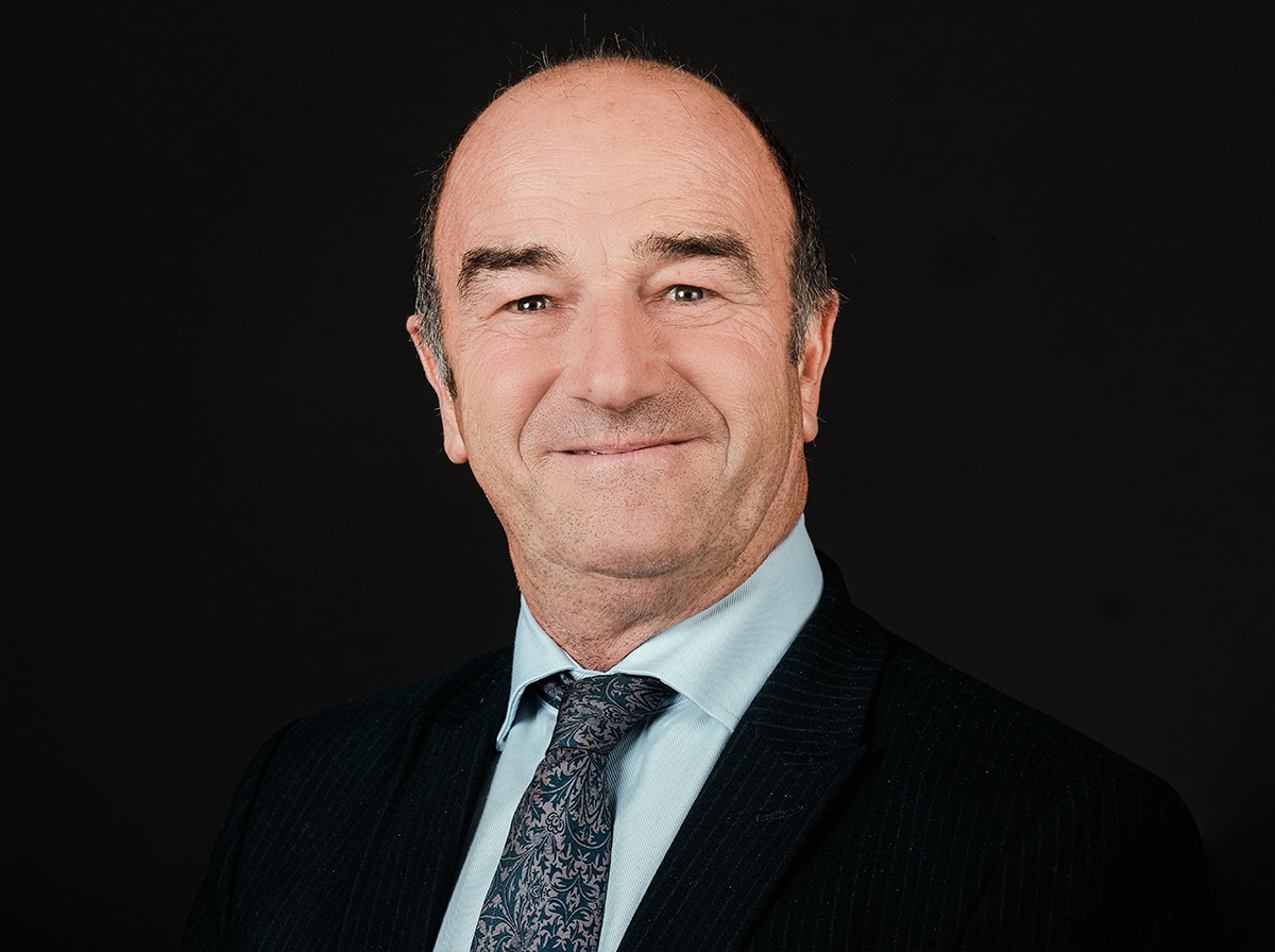 Picture of Professor Ieaun Ellis