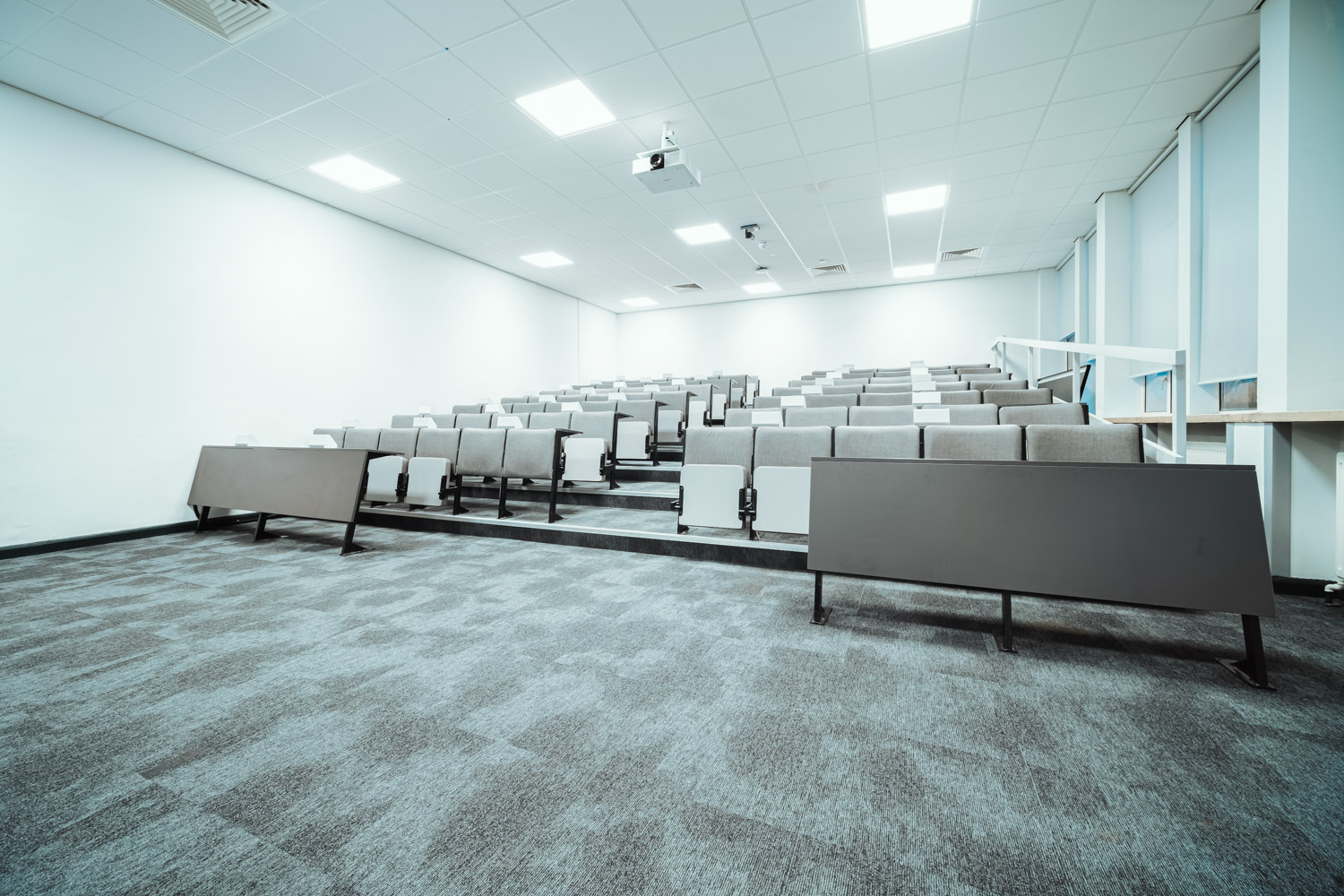 Full wide shot of lecture theatre on B Corridor