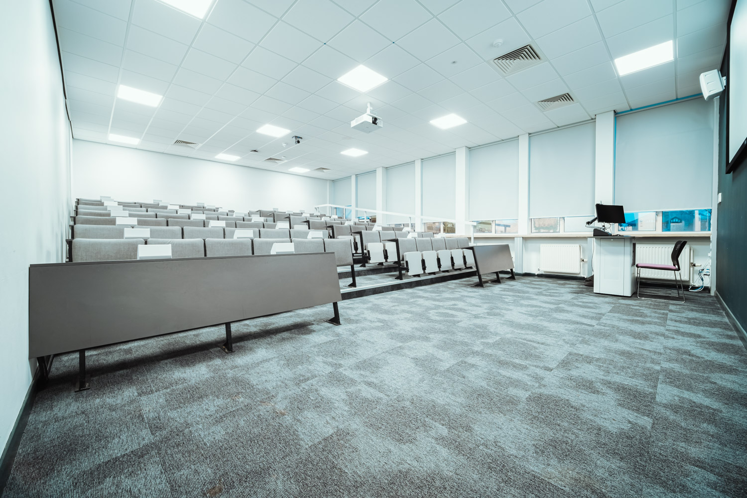 Full wide shot of lecture theatre on B Corridor