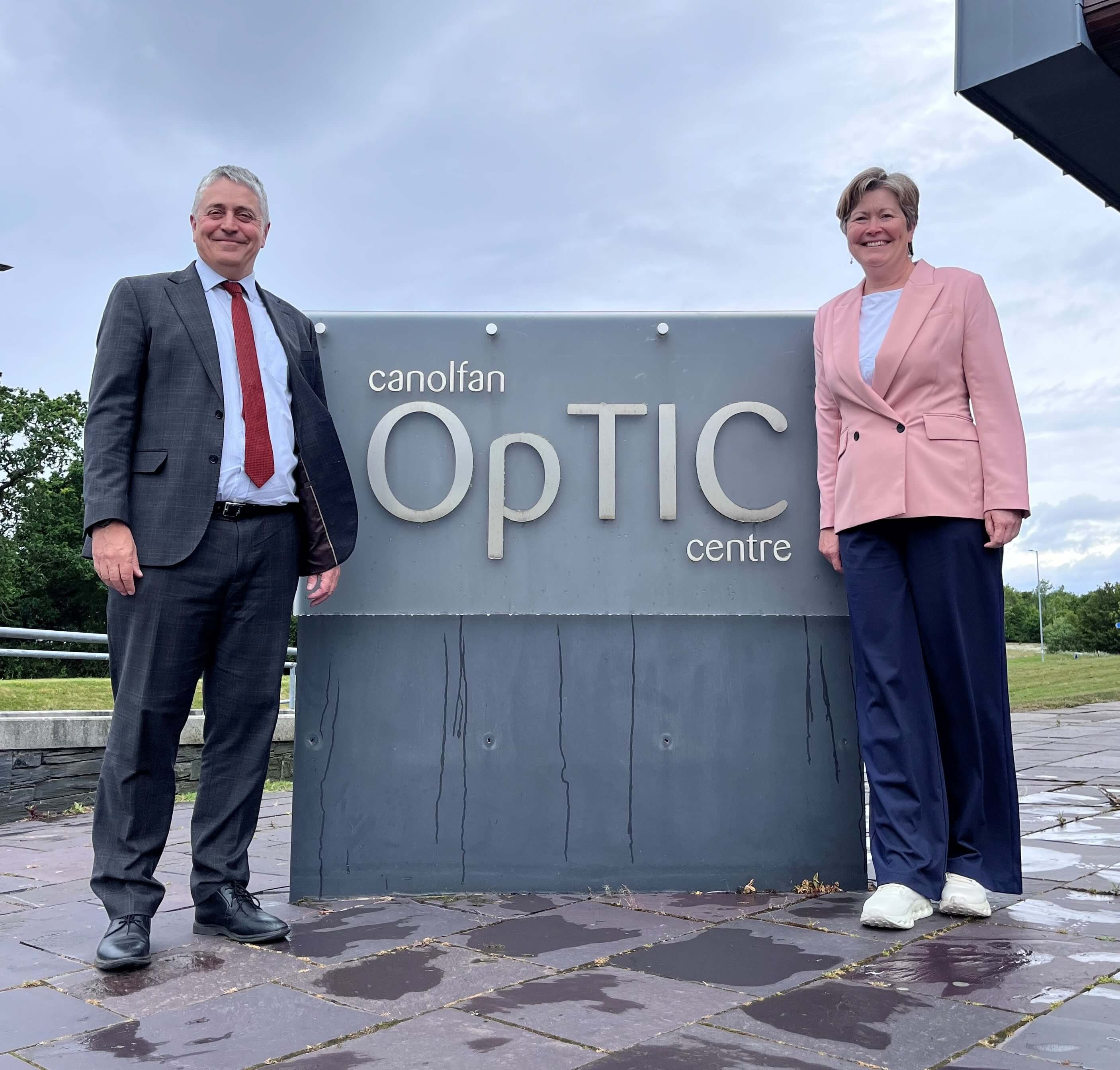 Vice Chancellor Prof Joe Yates & Jane Richardson, Chief Exec of Museum Wales