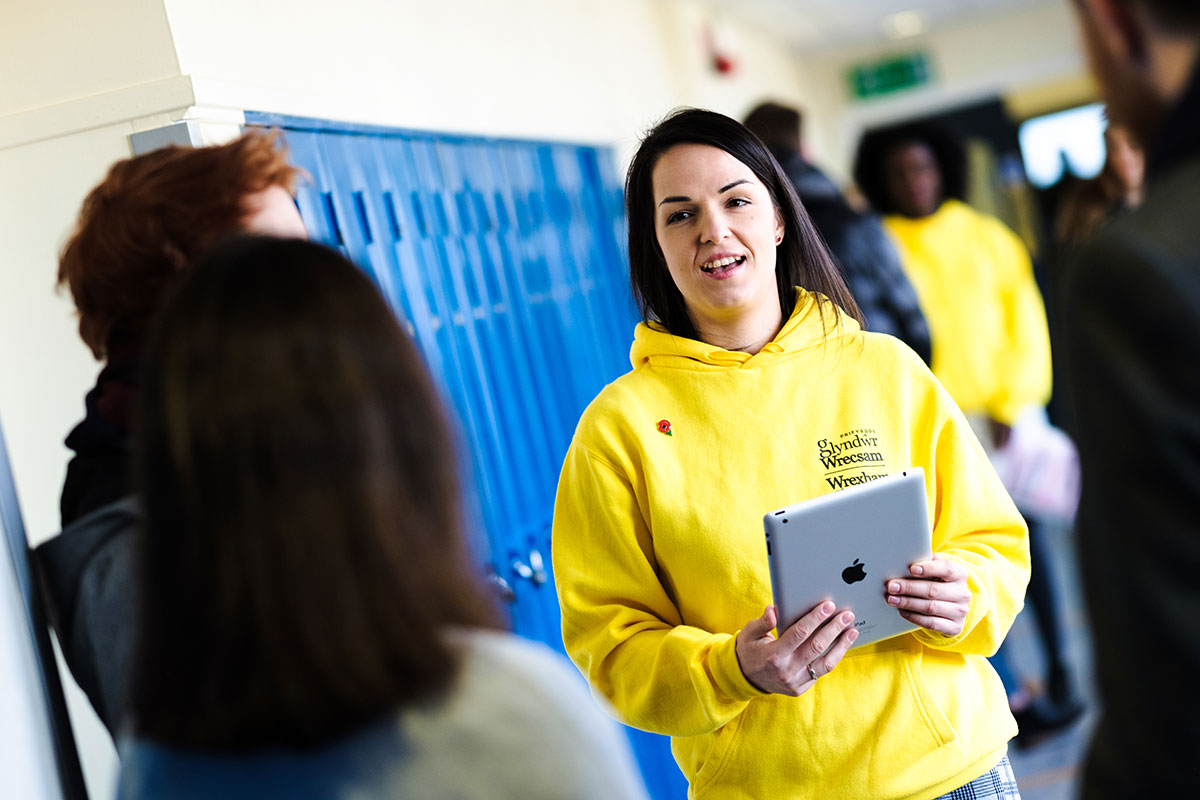 A student ambassador helping a visitor