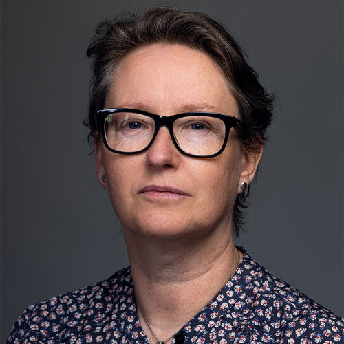 headshot of tracy